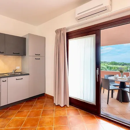 With Swimming-pool In Isola Rossa, Just About 2 Km From The La Marinedda Appart hôtel Isola Rossa (Sassari)