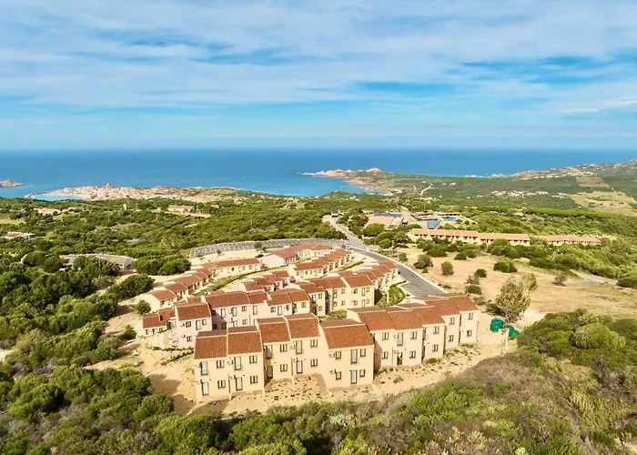 With Swimming-pool In Isola Rossa, Just About 2 Km From The La Marinedda Lejlighedshotel 4*